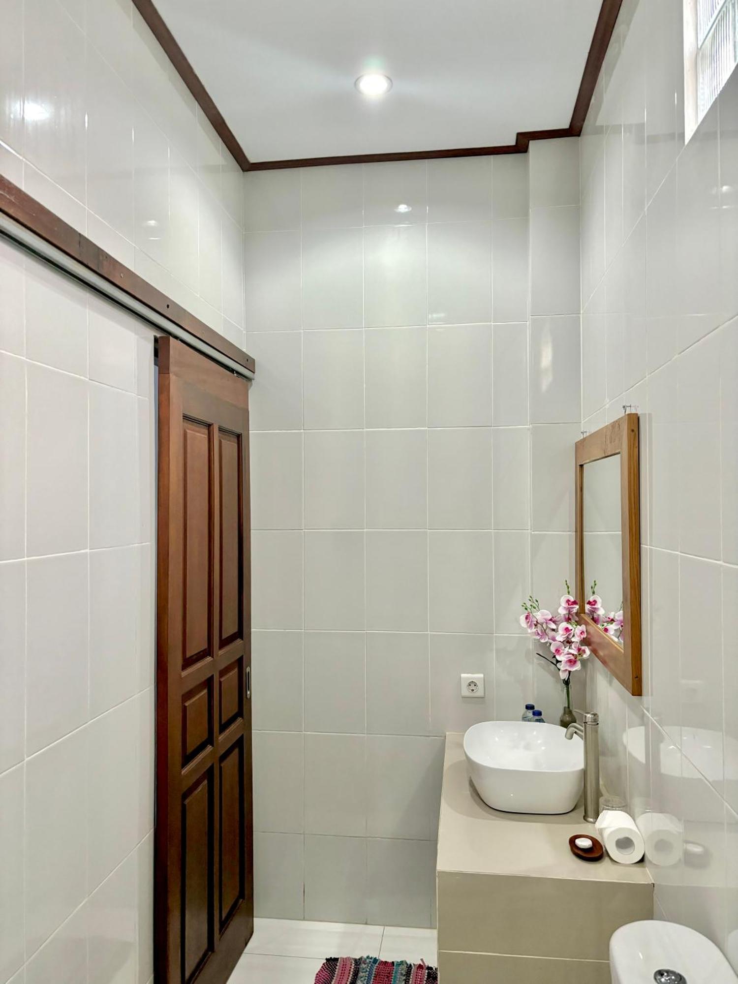 The Lima Home Stay In Canggu Luaran gambar